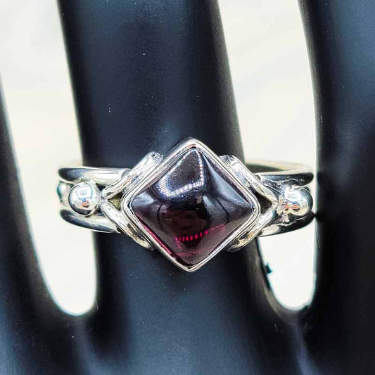 Garnet Diamond Cut Ring | Sterling Silver - Spiral Circle