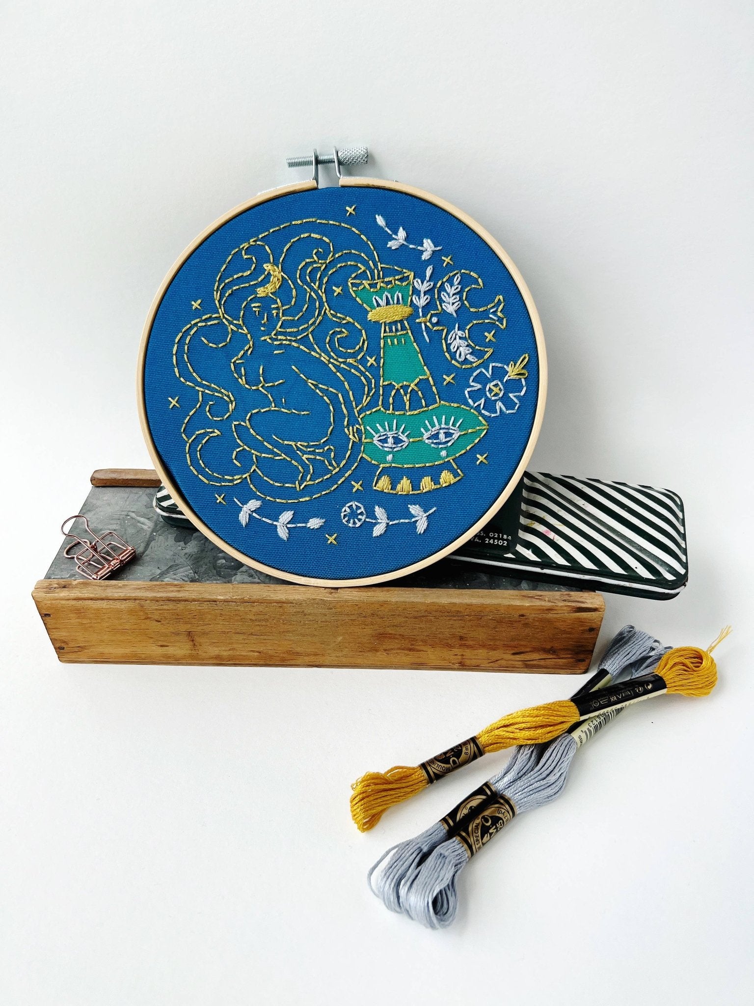 Genie Embroidery Kit - Spiral Circle