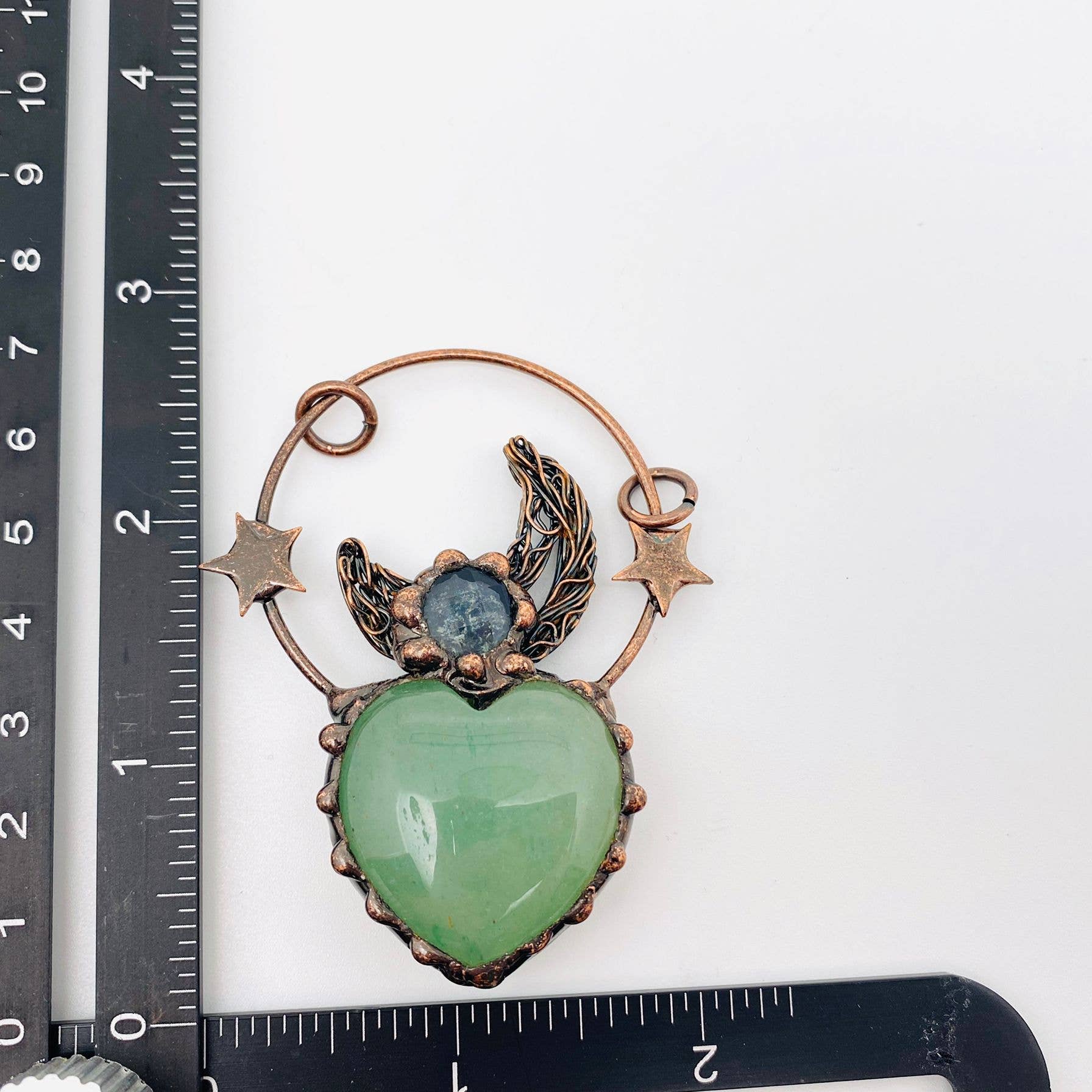 Heart Shaped Natural Stone Sun Moon Star Handicraft Pendant - Spiral Circle