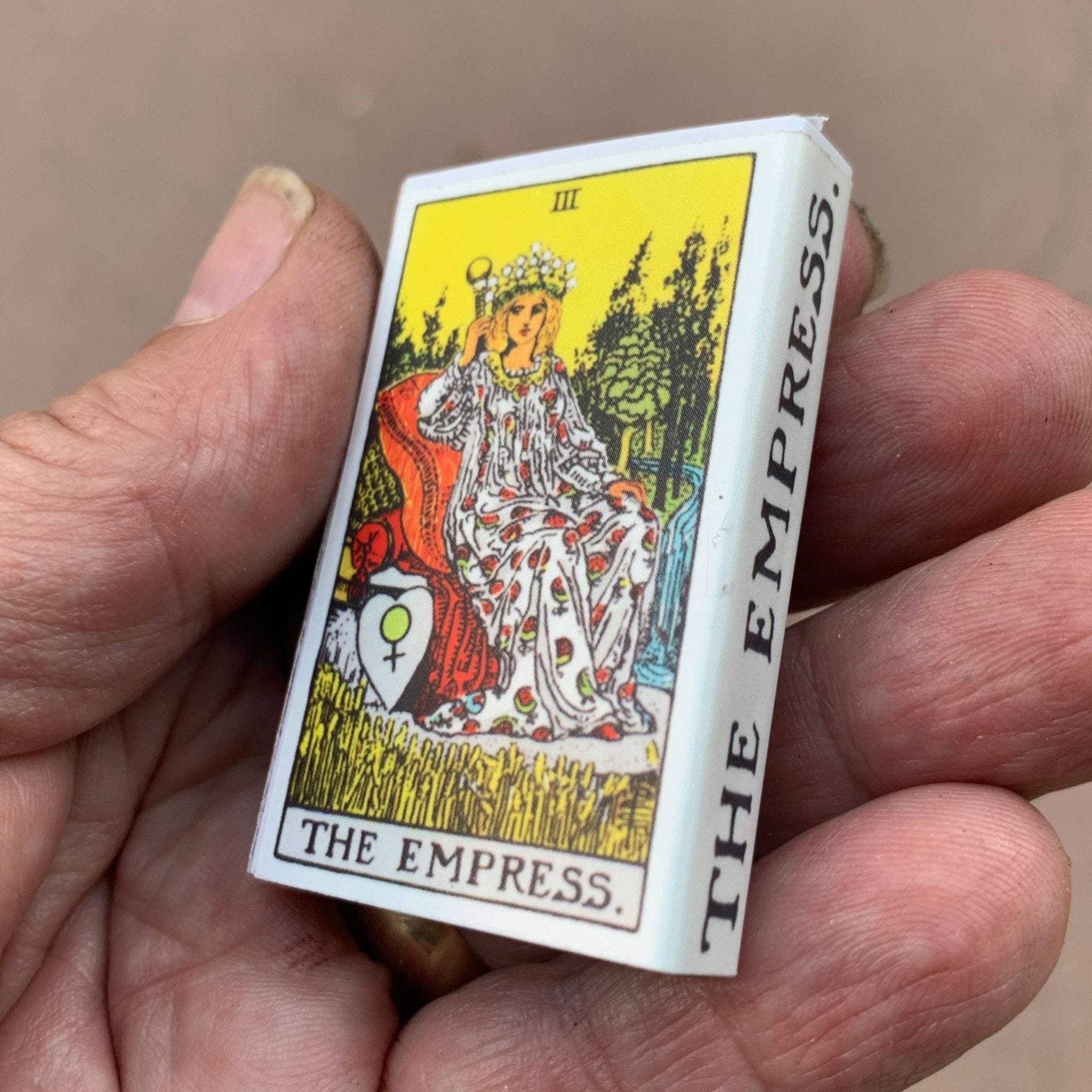 Tarot Matchbox - The Empress - Spiral Circle