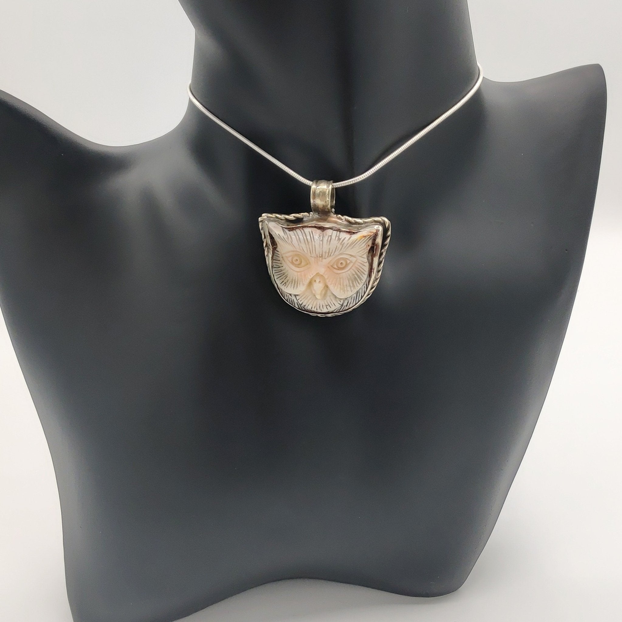 The Great Owl Pendant - Spiral Circle