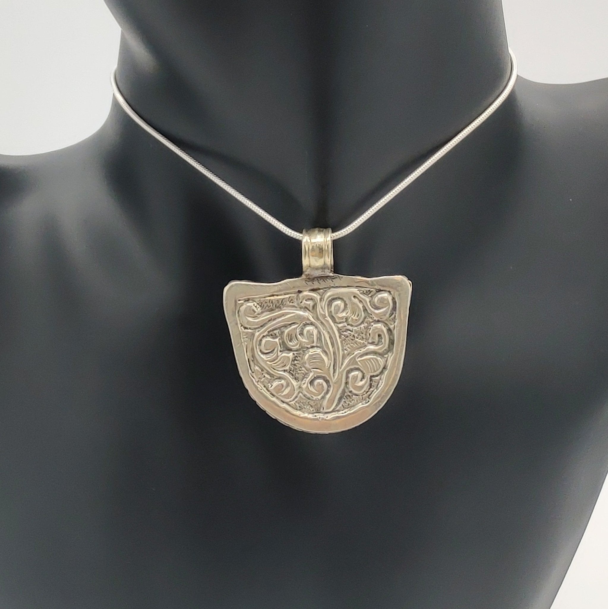 The Great Owl Pendant - Spiral Circle