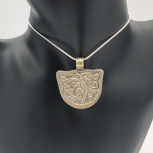 The Great Owl Pendant - Spiral Circle